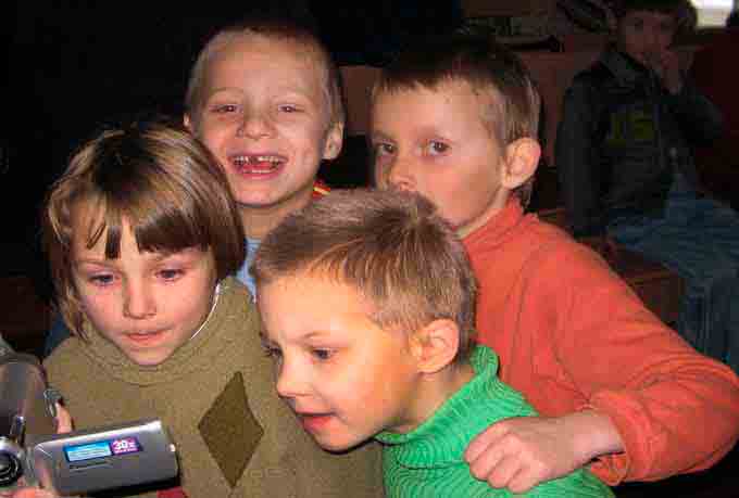 Cuatro niños del orfanato de Zhmerinka