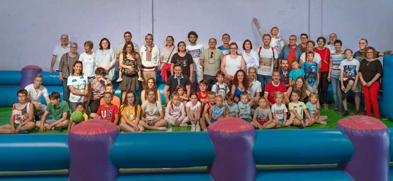 Familias con sus niños de Ucrania en bienvenida 2018